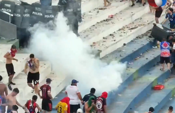 Haos la derby-ul din Paraguay! Femeie însărcinată evacuată, polițiști transportați la spital