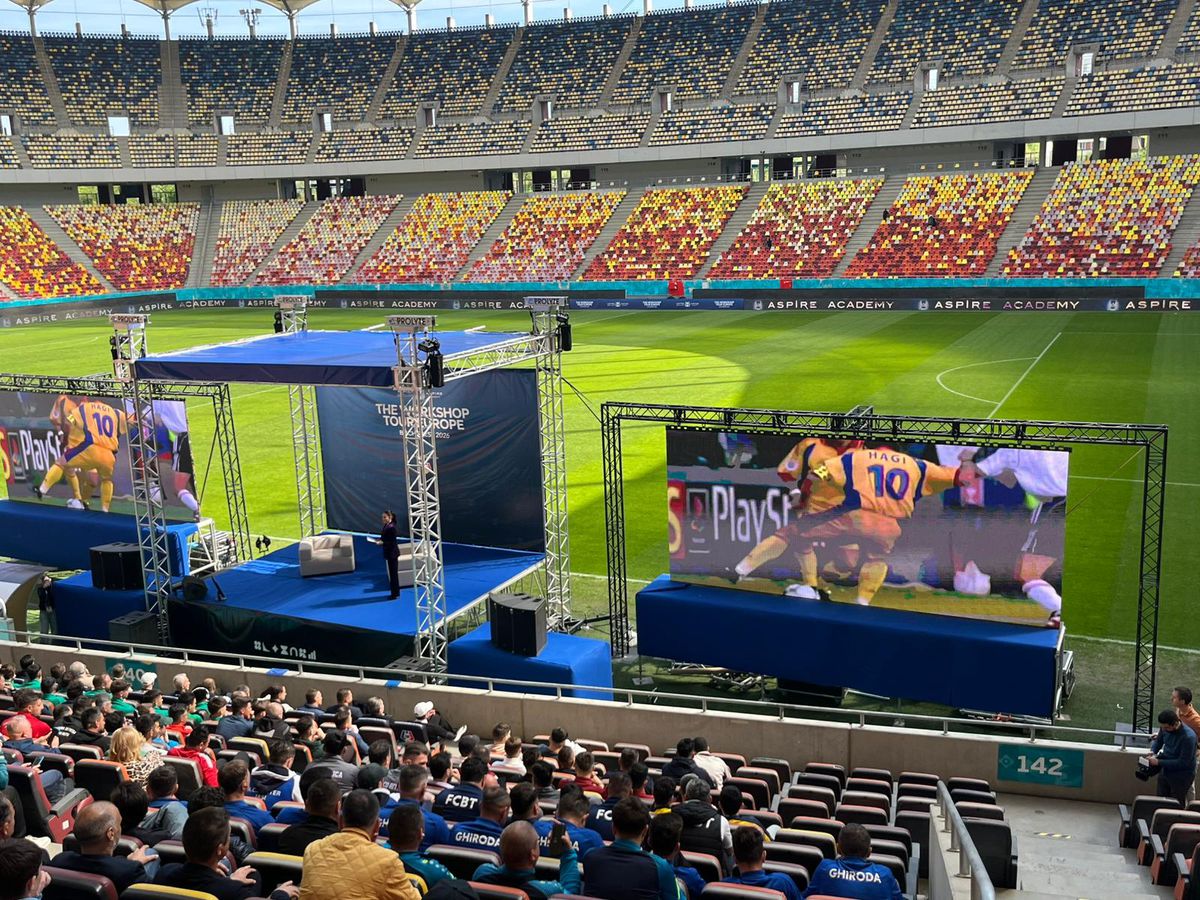 Cine e fostul fotbalist care s-a pozat cu Gică Hagi la evenimentul FRF de astăzi: au intrat în vestiarul Stelei în aceeași zi