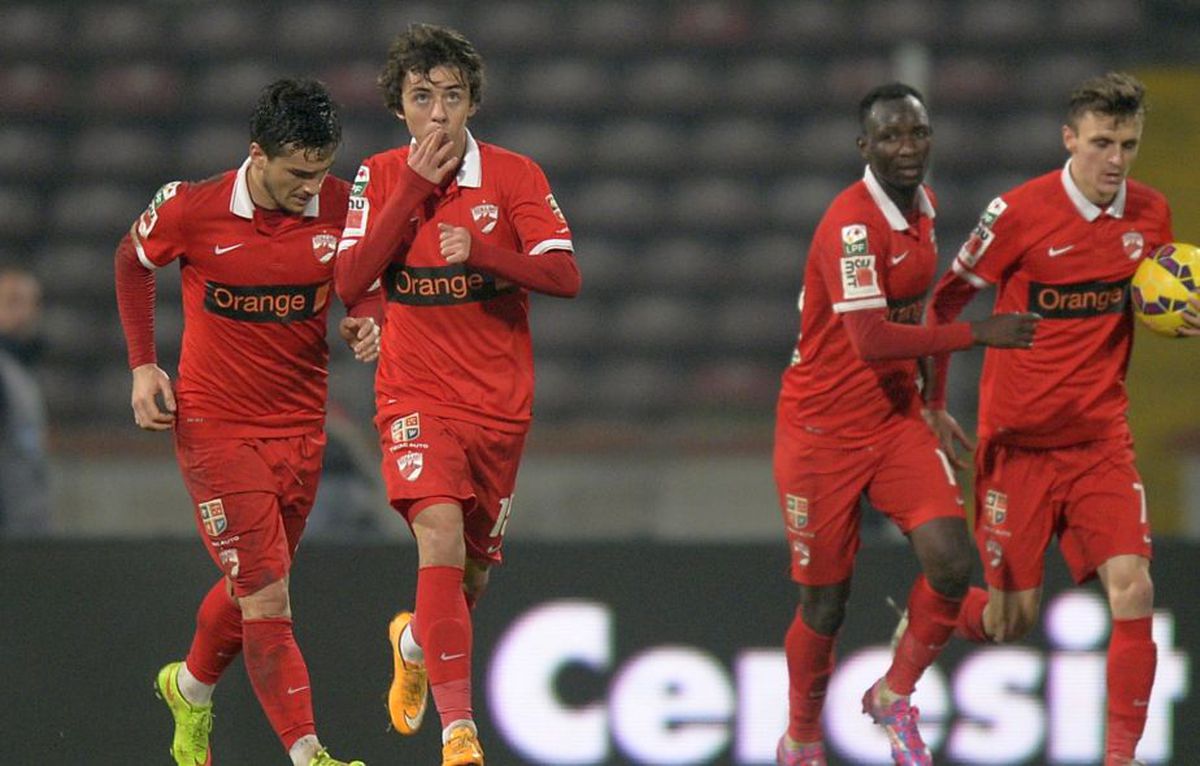 EXCLUSIV Incredibil! În timp ce restul echipelor protestează încuiate în baze, Dinamo le-a dat liber pe „blat” jucătorilor! Ce riscă acum „câinii”