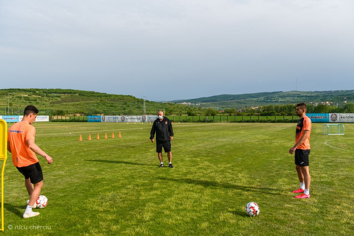 Part-time la CFR Cluj: campioana e în pericol să piardă doi titulari în play-off!