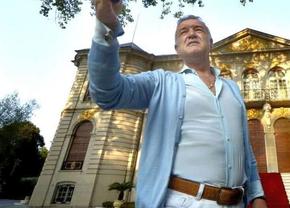 Gigi Becali s-a orientat rapid: „Negociez acum, la palat, cu noul antrenor. Îl am aici, în față. Peste el nu mă bag!”