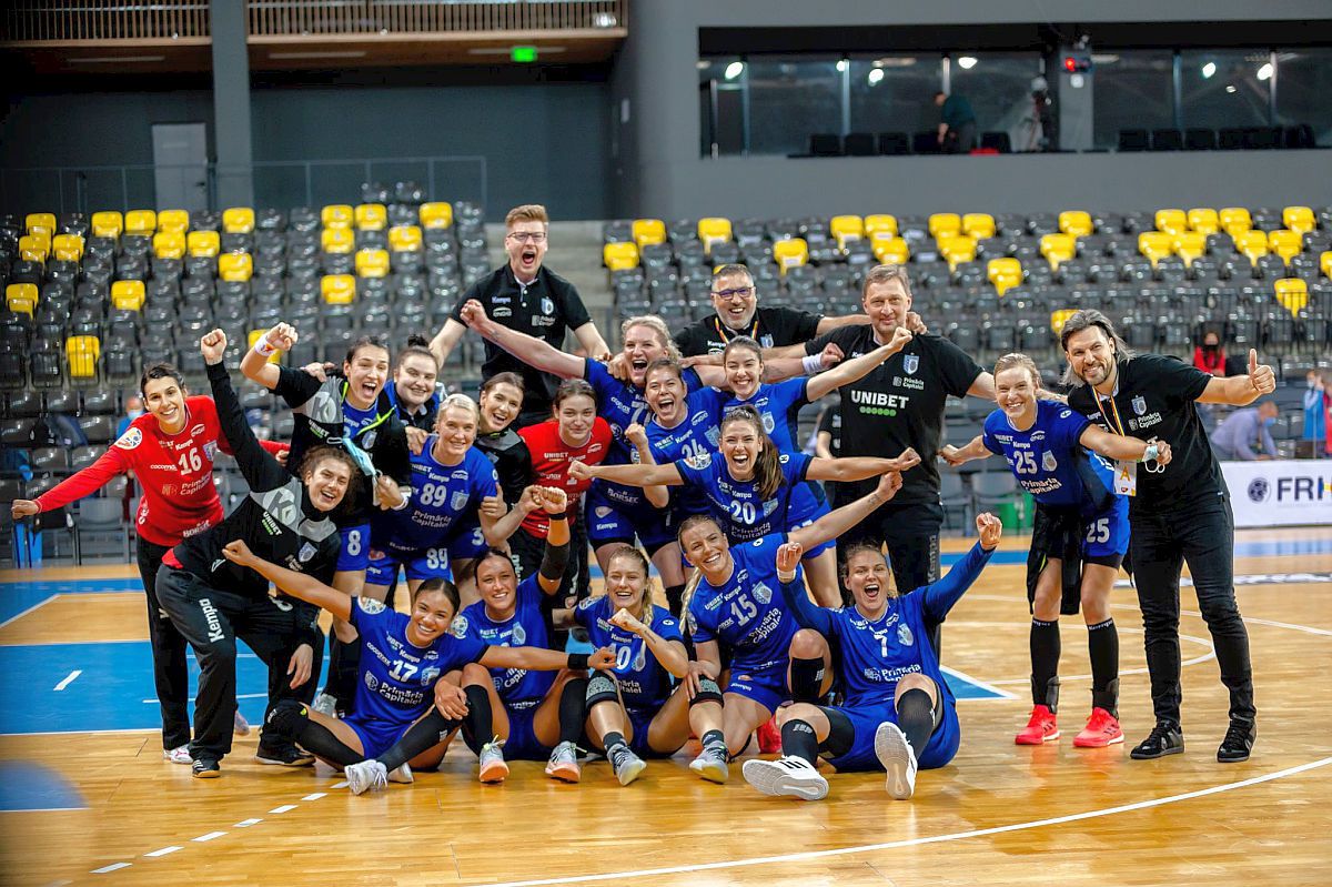 CSM București, la un pas de titlul de campioană: victorie clară în derby-ul cu SCM Rm. Vâlcea! Antrenorul oltencelor a atacat arbitrajul