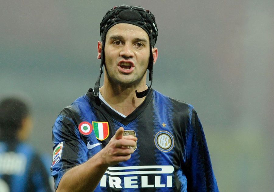 Cristi Chivu / Sursă foto: Guliver/Getty Images Cristi Chivu revine după aproape 6.000 de zile pe stadionul unde era să își piardă viața » Protagonistul teribilei accidentări: „A fost ceva grav! Am închis ochii și ne-am ciocnit”