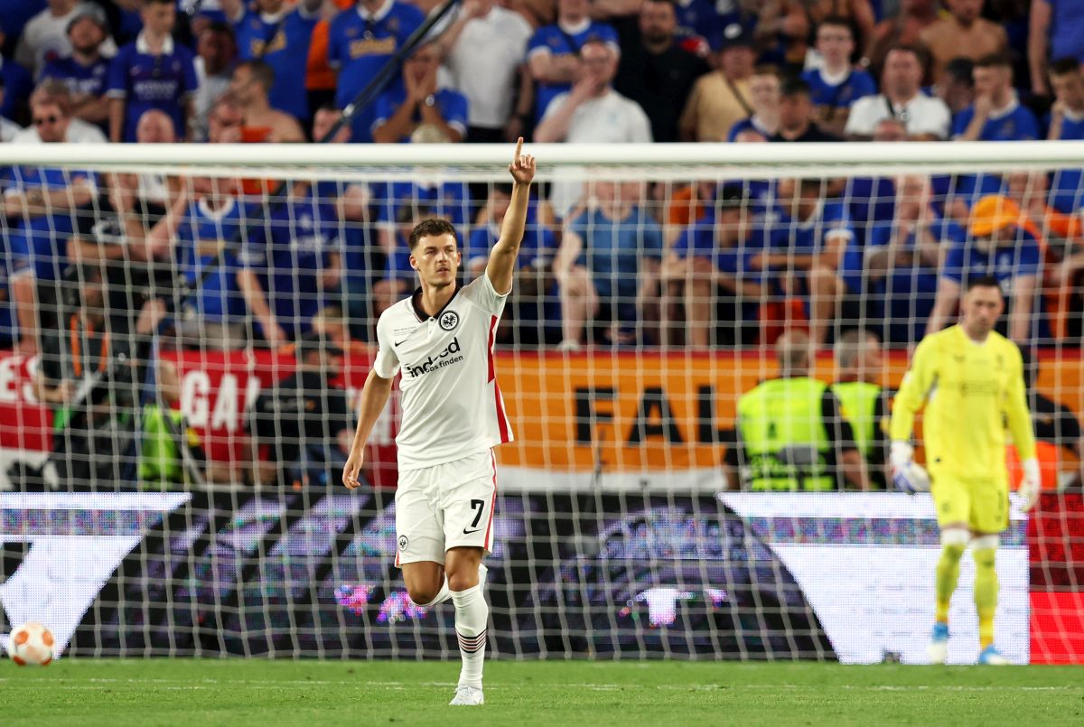 Cine e fotbalistul cu origini românești din echipa lui Eintracht Frankfurt » A înscris în finala Europa League și mărturisește: „Am izbucnit în lacrimi imediat”