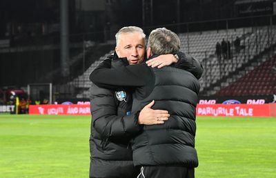 Doar doi antrenori din Liga 1 l-au felicitat pe Dan Petrescu pentru titlul cucerit: „În rest, nimeni!”
