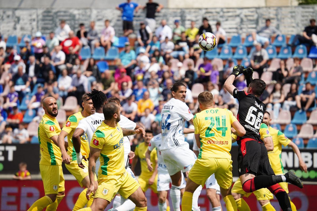 10 lucruri observate de reporterul GSP la FC Botoșani - CS Mioveni » Flori, lacrimi, aplauze și multe debuturi