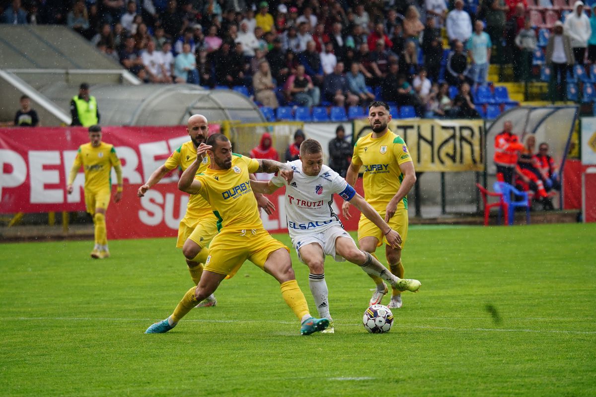 10 lucruri observate de reporterul GSP la FC Botoșani - CS Mioveni » Flori, lacrimi, aplauze și multe debuturi