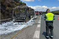 Autocarul unei formații de juniori a ars complet pe autostradă » Toate cele 55 de persoane au ieșit la timp
