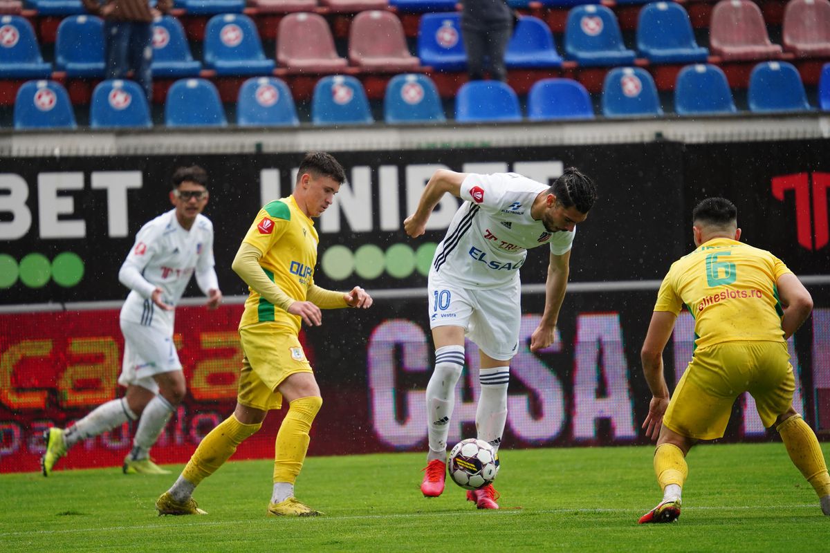 10 lucruri observate de reporterul GSP la FC Botoșani - CS Mioveni » Flori, lacrimi, aplauze și multe debuturi