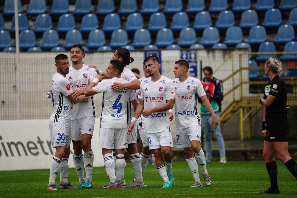 10 lucruri observate de reporterul GSP la FC Botoșani - CS Mioveni » Flori, lacrimi, aplauze și multe debuturi