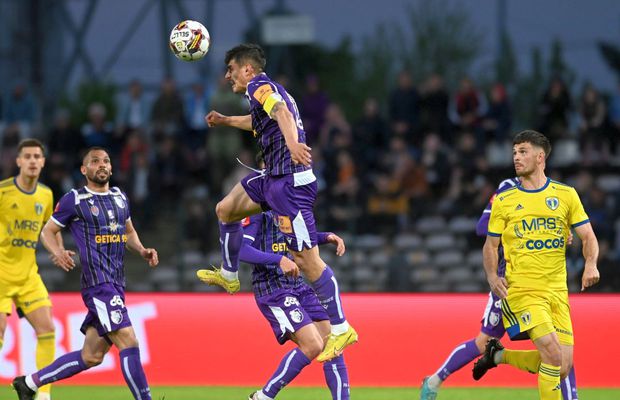 10 lucruri observate de reporterul GSP la FC Argeș - Petrolul » Tămâie, ghete de împrumut, pizza și tricouri aruncate fanilor