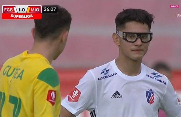 Avem un Davids în Liga 1 » A debutat la 16 ani și joacă purtând ochelari de vedere