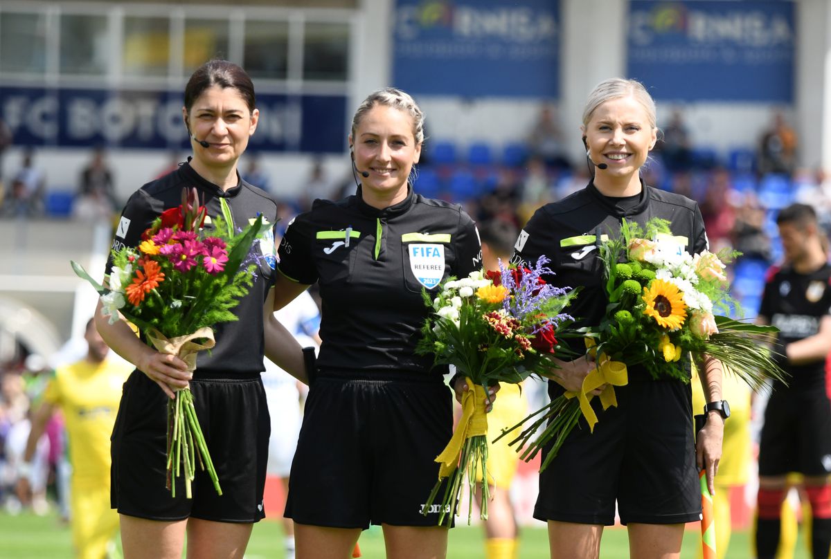 10 lucruri observate de reporterul GSP la FC Botoșani - CS Mioveni » Flori, lacrimi, aplauze și multe debuturi