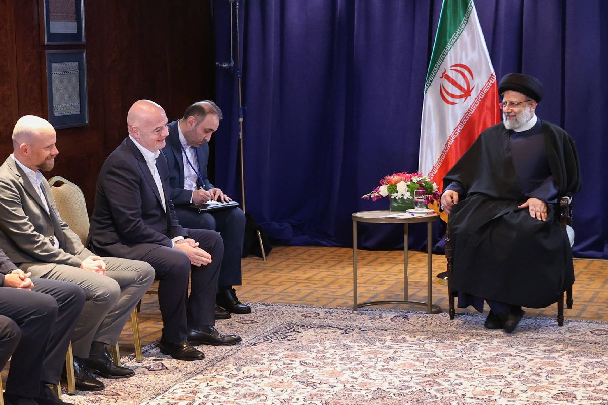 Ebrahim Raisi e mort » Legăturile cu sportul ale președintelui Iranului: execuții și drepturi restrânse pentru femei, dar validat de Infantino