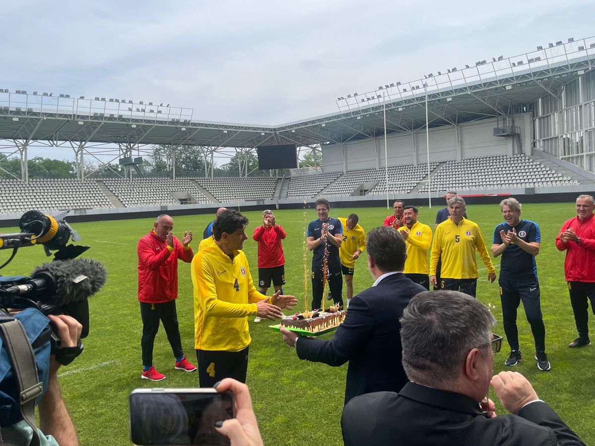 Miodrag Belodedici a împlinit 60 de ani și a fost sărbătorit de colegii din Generația de Aur: „Mă simt la fel de bine că la 40!”