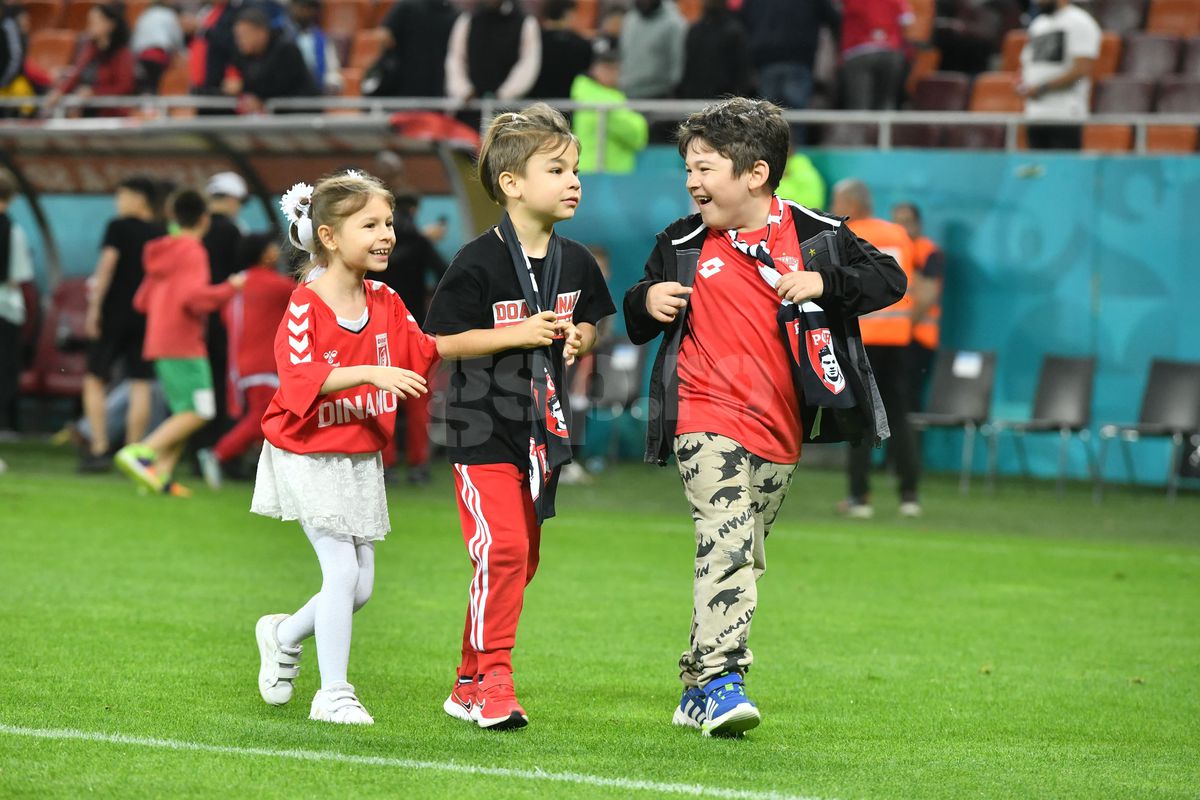 Invazie pe teren după Dinamo - Csikszereda