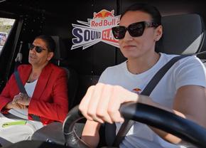 Cristina Neagu și Connect-R dau o tură cu mașina prin București și descoperă ce au în comun