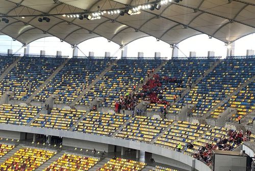 Suporterii celor de la Csikszereda au încercat să intre în stadion cu un steag al Ținutului Secuiesc în eșecul cu Dinamo, scor 0-2, din barajul pentru promovare - menținere.
