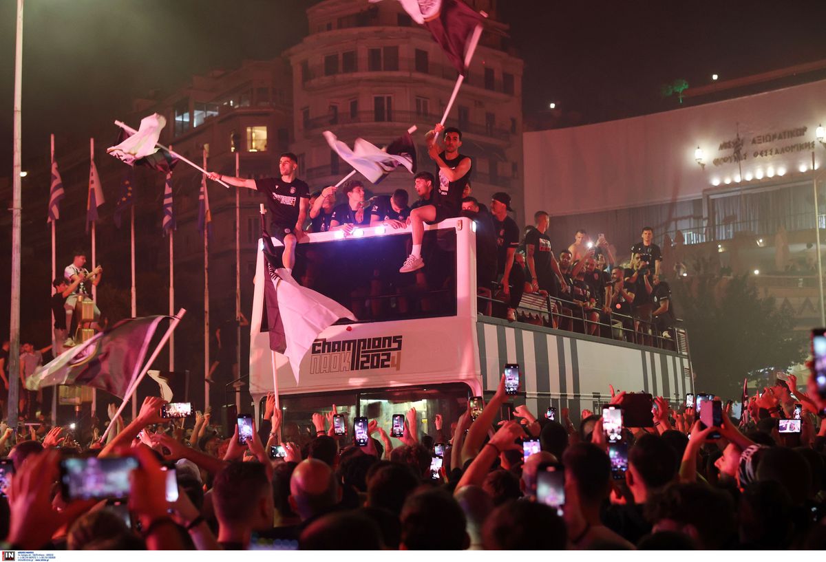 Nimeni nu a dormit în Salonic! Imagini fabuloase după ce Răzvan Lucescu a adus un nou titlu pentru PAOK