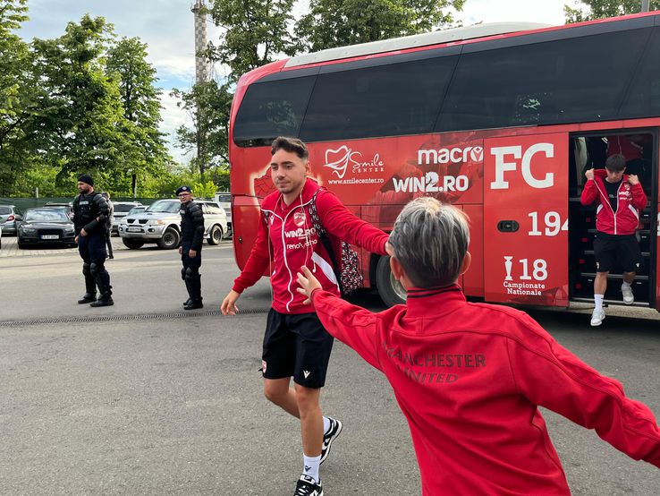 Sosirea dinamoviștilor la stadion / FOTO: Carmen Dumitru (Gazeta Sporturilor)