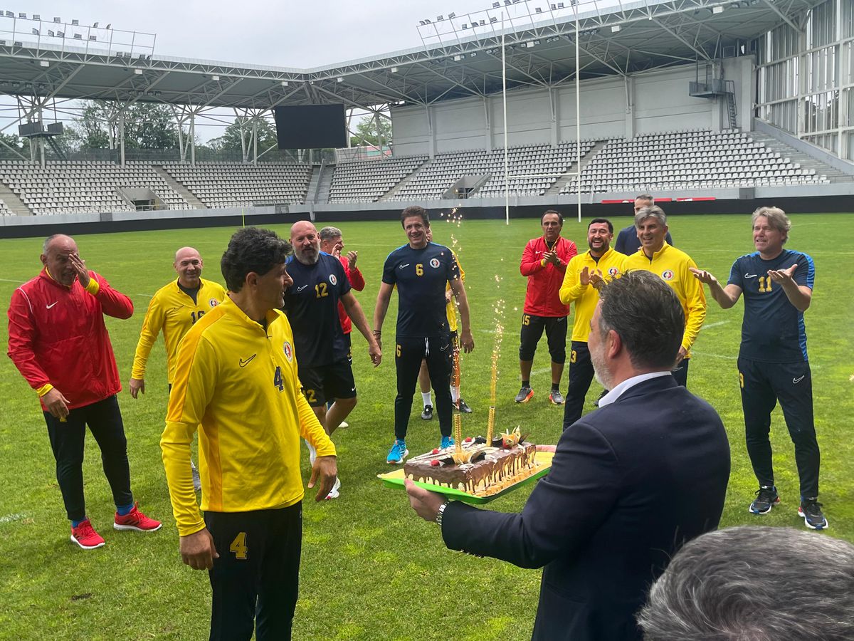 Miodrag Belodedici a împlinit 60 de ani și a fost sărbătorit de colegii din Generația de Aur: „Mă simt la fel de bine că la 40!”