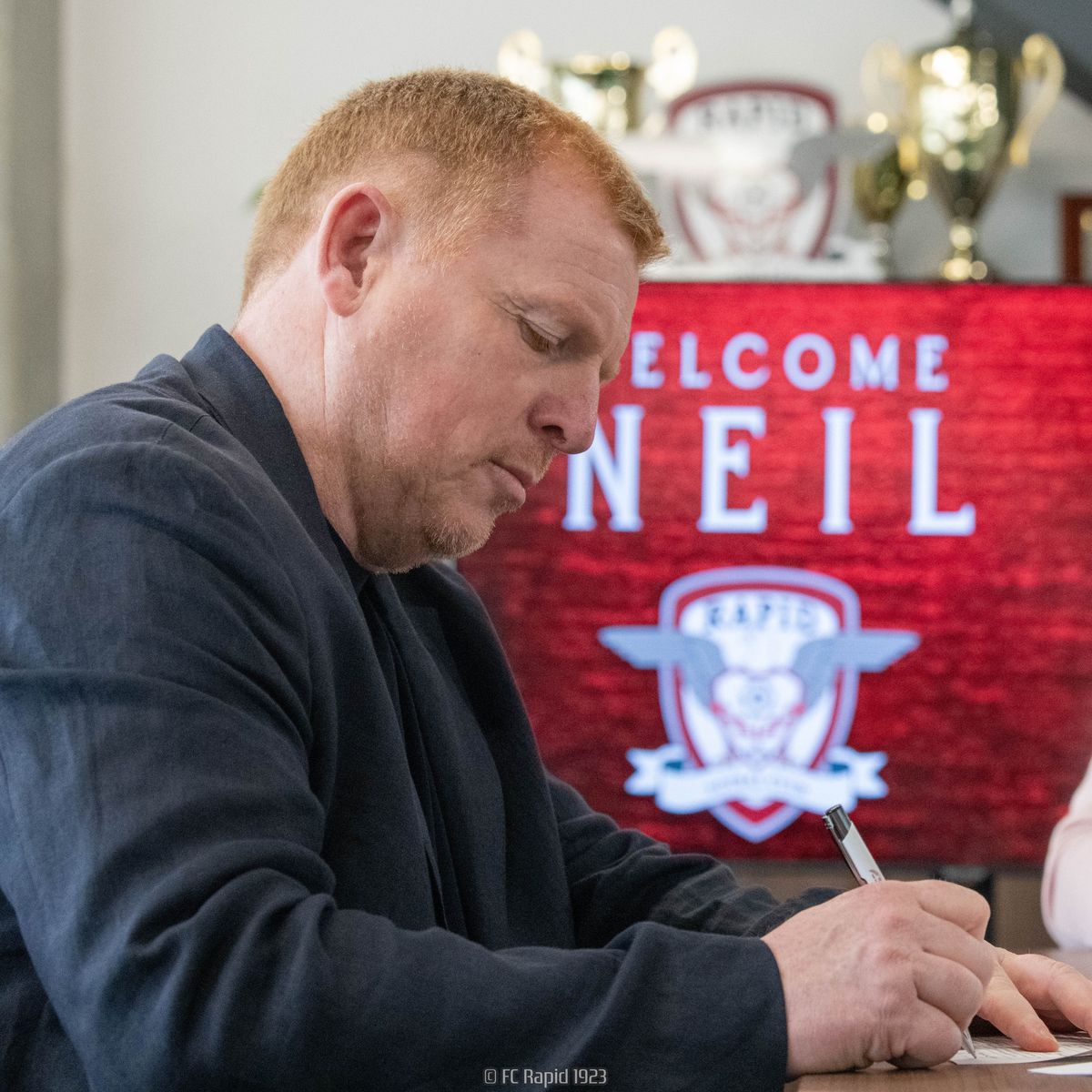 Neil Lennon, prezentat oficial la Rapid