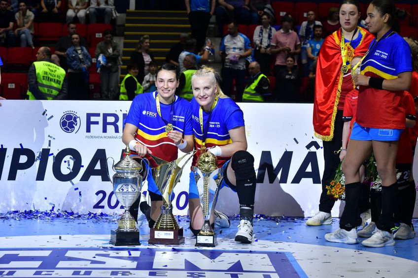 Cristina Neagu și Crina Pintea la ultimul meci oficial al celei dintâi Foto: Cristi Preda / Gazeta Sporturilor