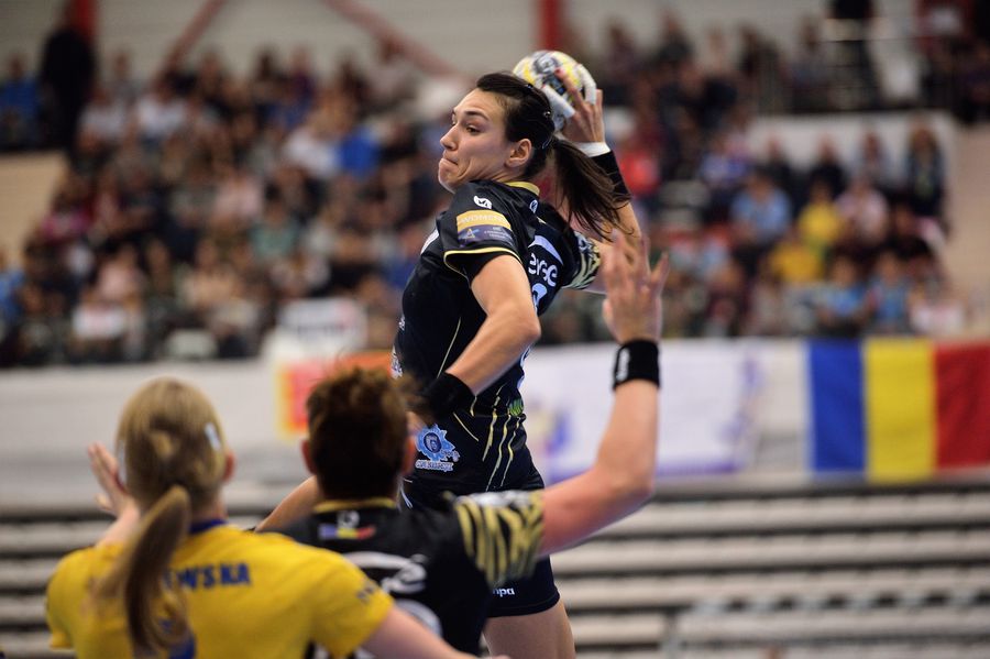 Cristina Neagu în primul sezon la CSM București FOTO Gazeta Sporturilor De la glorie la adio » Totul despre cariera Cristinei Neagu: debutul briliant la Mondialul din Franța, accidentările care i-au adus durere și revenirea acasă