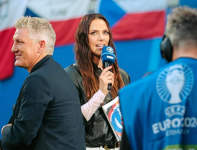 În mijlocul dramei cu Ana Ivanovic, Schweinsteiger este din nou în centrul atenției! Prezentatoarea TV a uimit pe toată lumea cu ultima fotografie