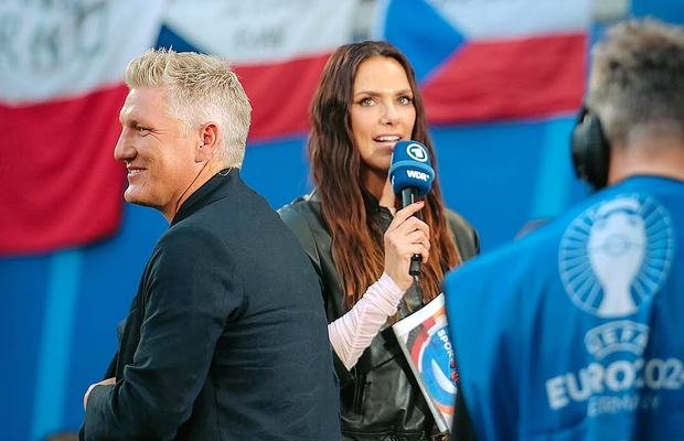 În mijlocul dramei cu Ana Ivanovic, Schweinsteiger este din nou în centrul atenției! Prezentatoarea TV a uimit pe toată lumea cu ultima fotografie