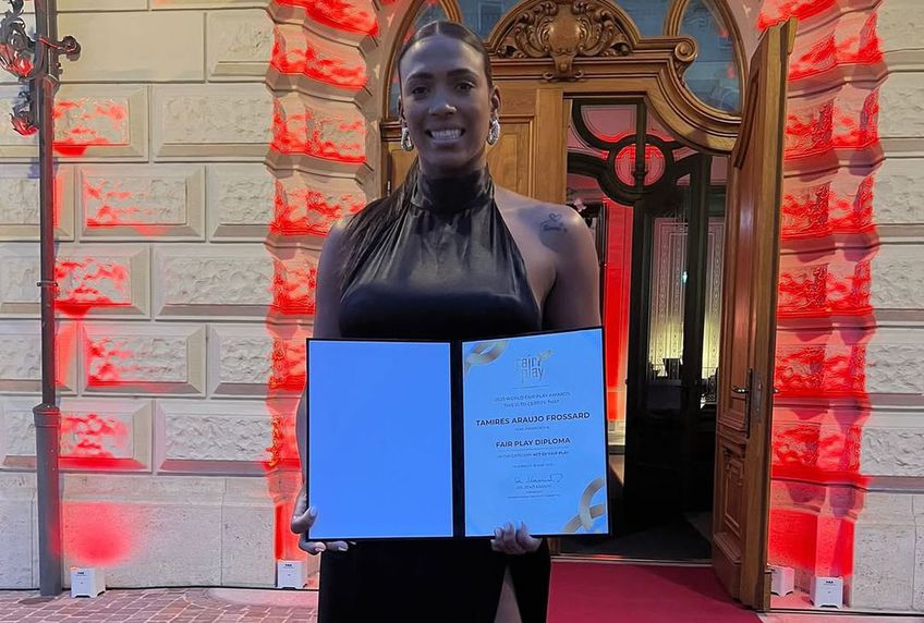 FOTO O jucătoare a Gloriei Bistrița, premiată la Gala World Fair Play Awards » Imagini cu gestul care a făcut înconjurul lumii