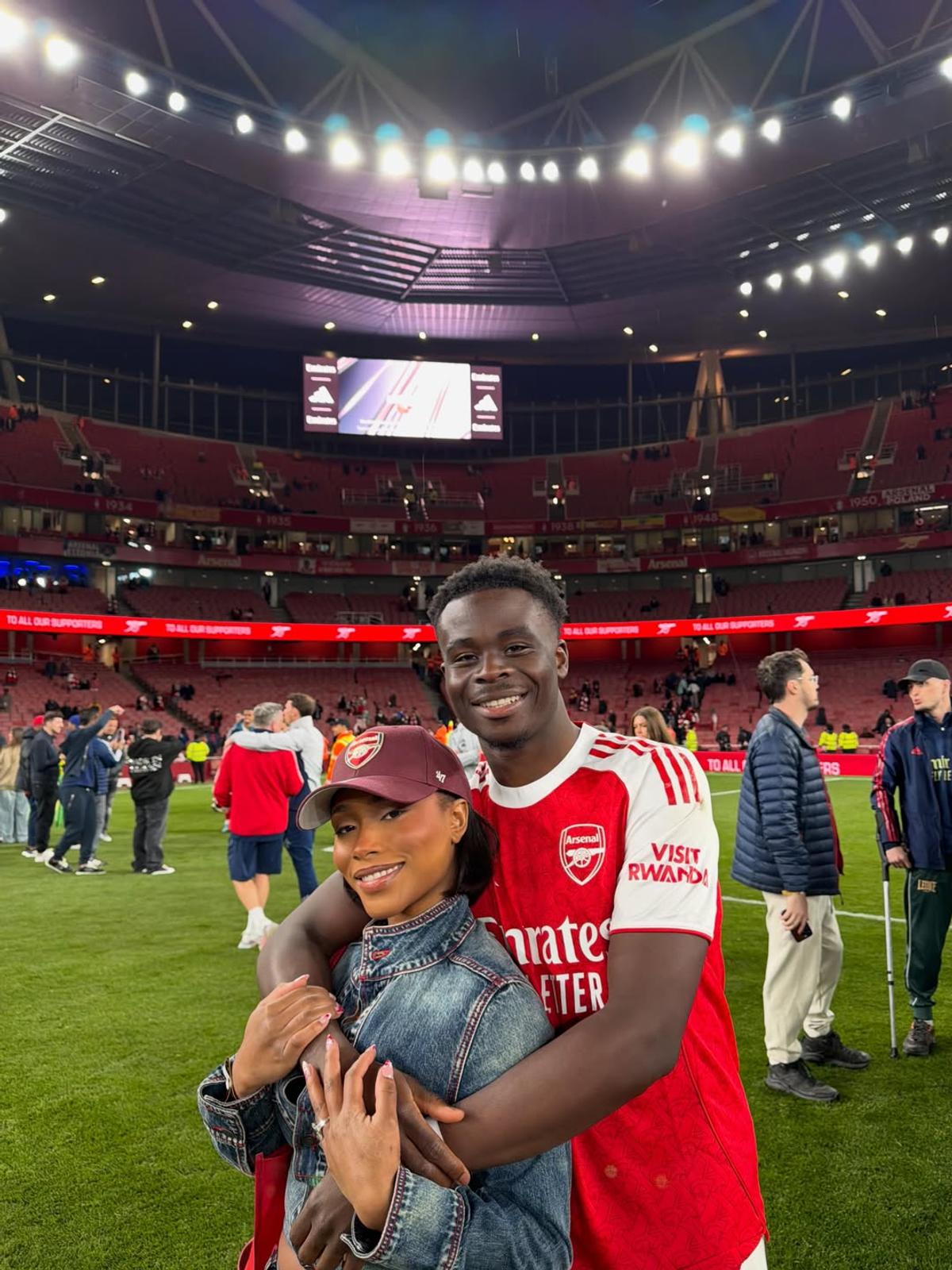 Replica lui Bukayo Saka la postarea logodnicei a stârnit hohote de râs după ce Arsenal a luat titlul în Premier League