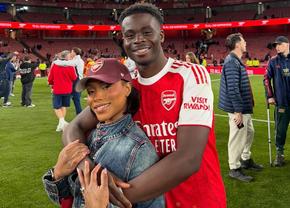 Replica lui Bukayo Saka la postarea logodnicei a stârnit hohote de râs după ce Arsenal a luat titlul în Premier League