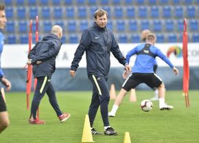 Antrenor exclus pe viață de UEFA, după ce și-a filmat pe ascuns jucătoarele