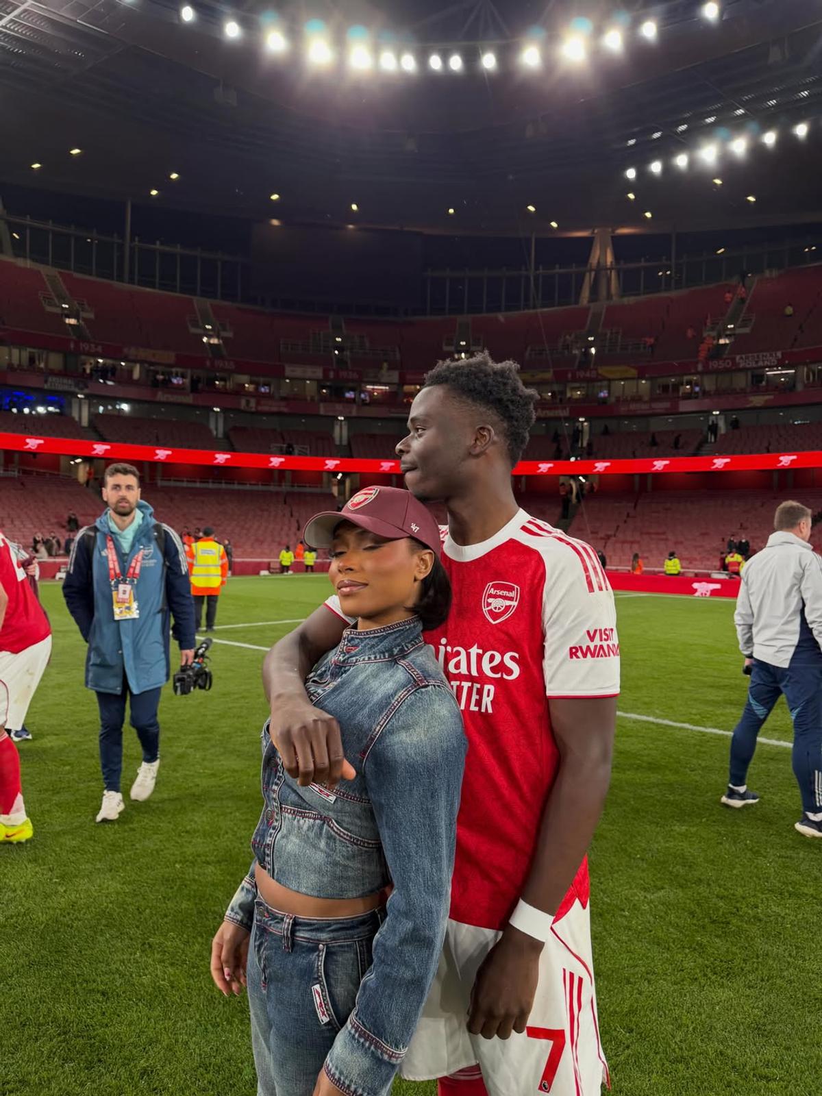 Replica lui Bukayo Saka la postarea logodnicei a stârnit hohote de râs după ce Arsenal a luat titlul în Premier League