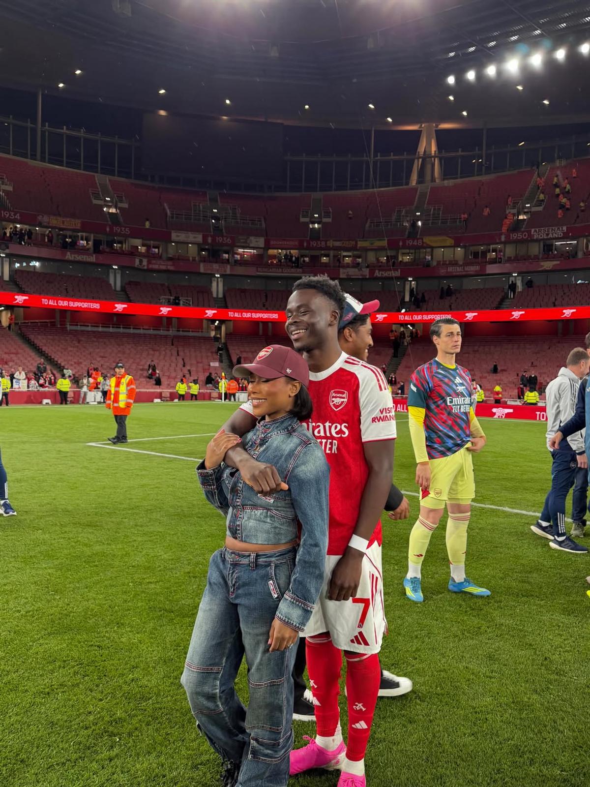 Replica lui Bukayo Saka la postarea logodnicei a stârnit hohote de râs după ce Arsenal a luat titlul în Premier League