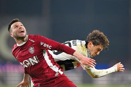 Omar El Sawy, în acțiune în derby-ul cu CFR Cluj // foto: Imago Images