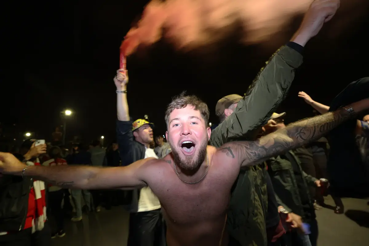 Arsenal, bucurie așteptată 22 de ani » Cum au petrecut fotbaliștii + Mii de fani în fața stadionului