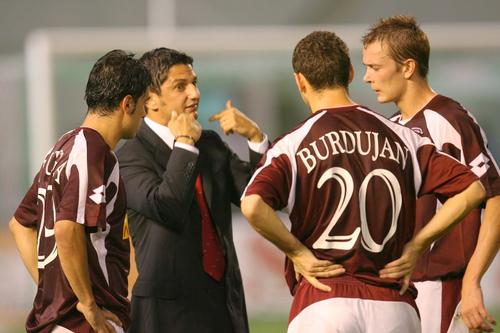 Lucian Burdujan, numărul 20, a făcut parte din echipa Rapidului care în 2006 ajungea în sferturile de finală din Cupa UEFA