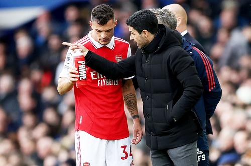 Granit Xhaka, alături de Mikel Arteta în 2023 // foto: Guliver/gettyimages