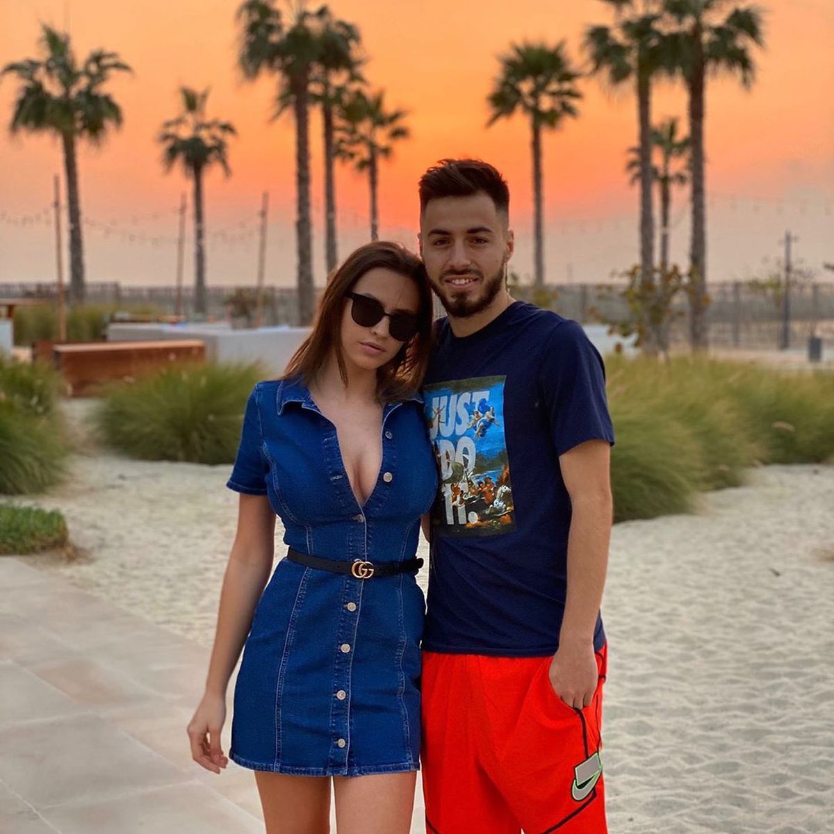 FOTO Idilă pe litoral! Jucătorul de la Viitorul se iubește cu o frumoasă șatenă