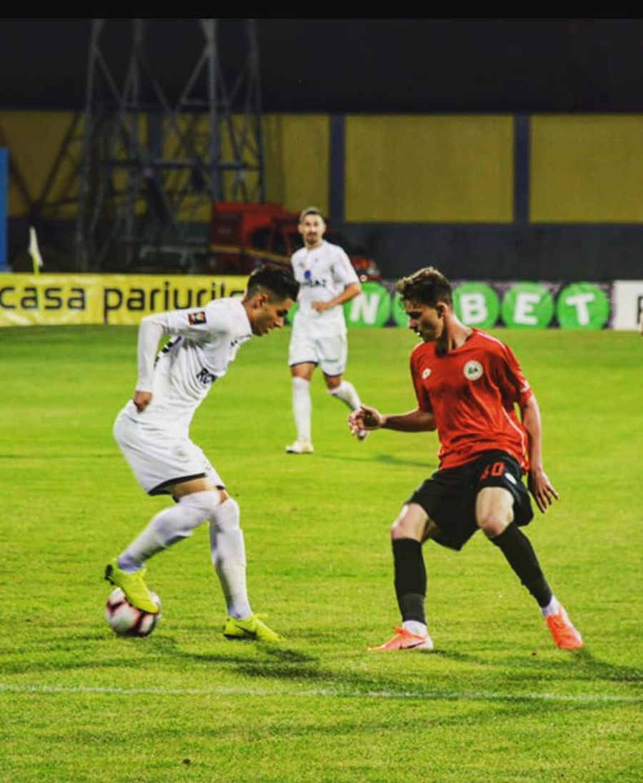 Paul Costea, cu mingea la picior