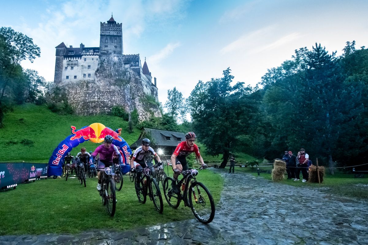 Vampire Trails 2021 » A fost spectacol pe cărările legendare ale castelului Bran