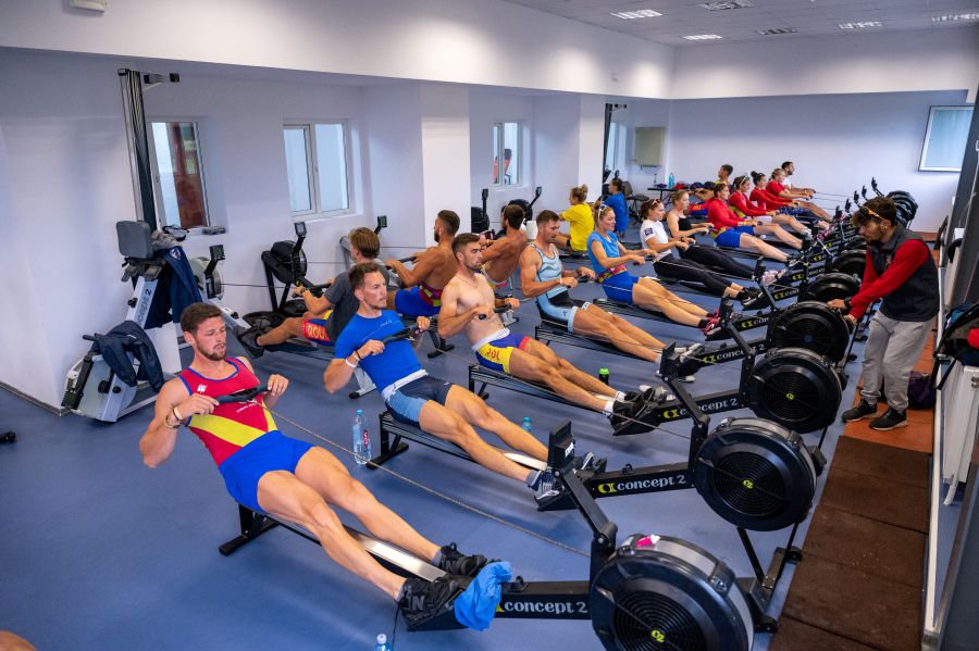 Dacă afară plouă, canotorii se antrenează pe ergometre FOTO Raed Krishan Sudoare pentru Tokyo » Cum s-au pregătit la Năvodari cei 36 de canotori care vor merge la Jocurile Olimpice
