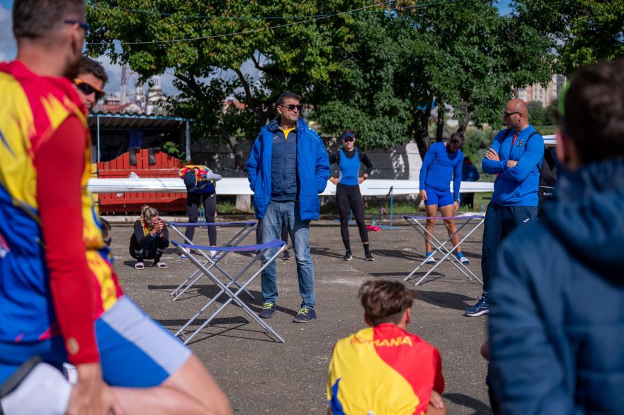 Italianul Colamonici în mijlocul canotorilor, ședință cu elevii FOTO Raed Krishan Sudoare pentru Tokyo » Cum s-au pregătit la Năvodari cei 36 de canotori care vor merge la Jocurile Olimpice