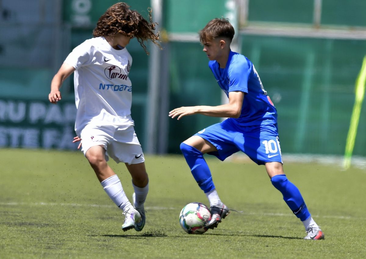 Fiul unui fost atacant din Liga 1, următorul pariu al lui Hagi la Farul?! „E «decar», arată bine! Are calități și perspective mai mari decât am avut eu”