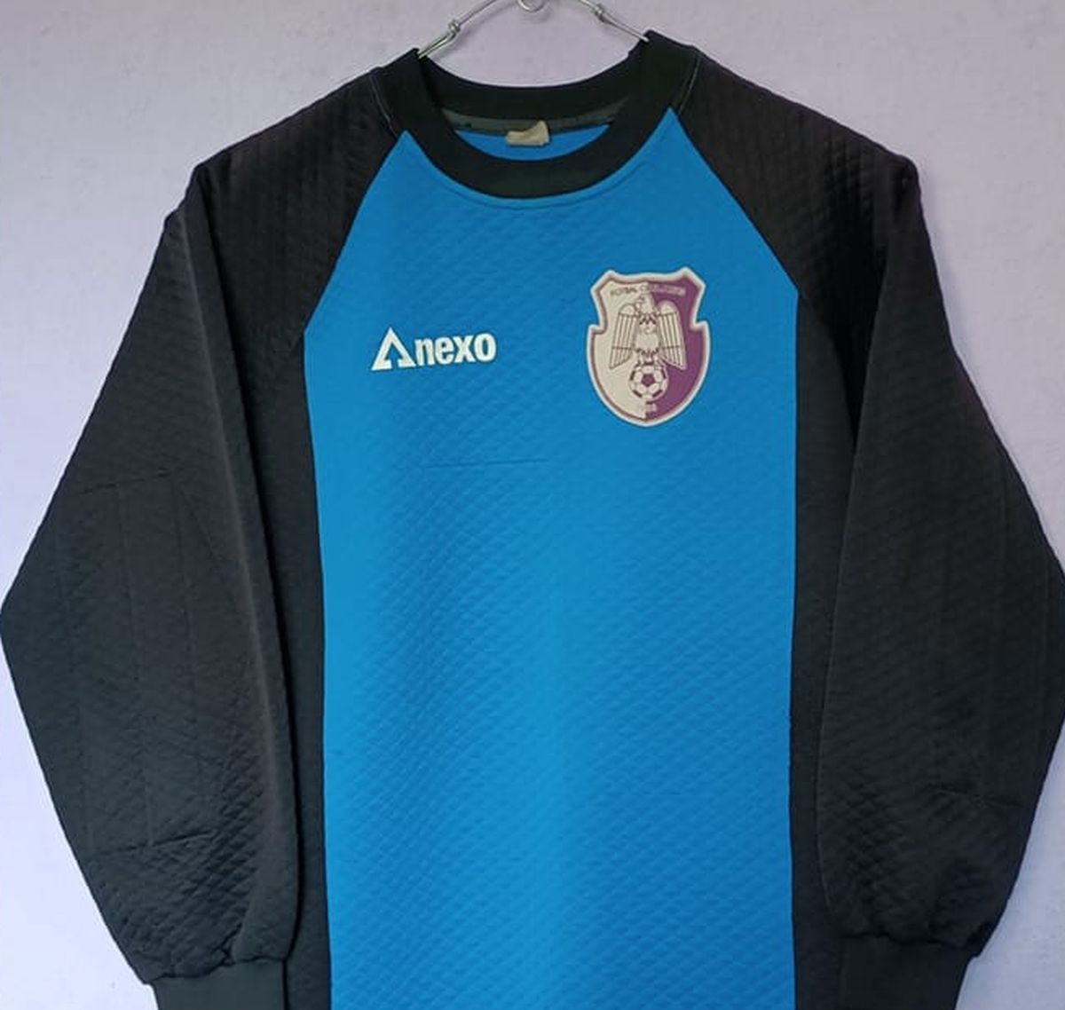 El e suporterul român care și-a transformat camera în muzeu » Mii de piese de colecție cu echipa favorită: „E costisitor, dar satisfacțiile sunt pe măsură”