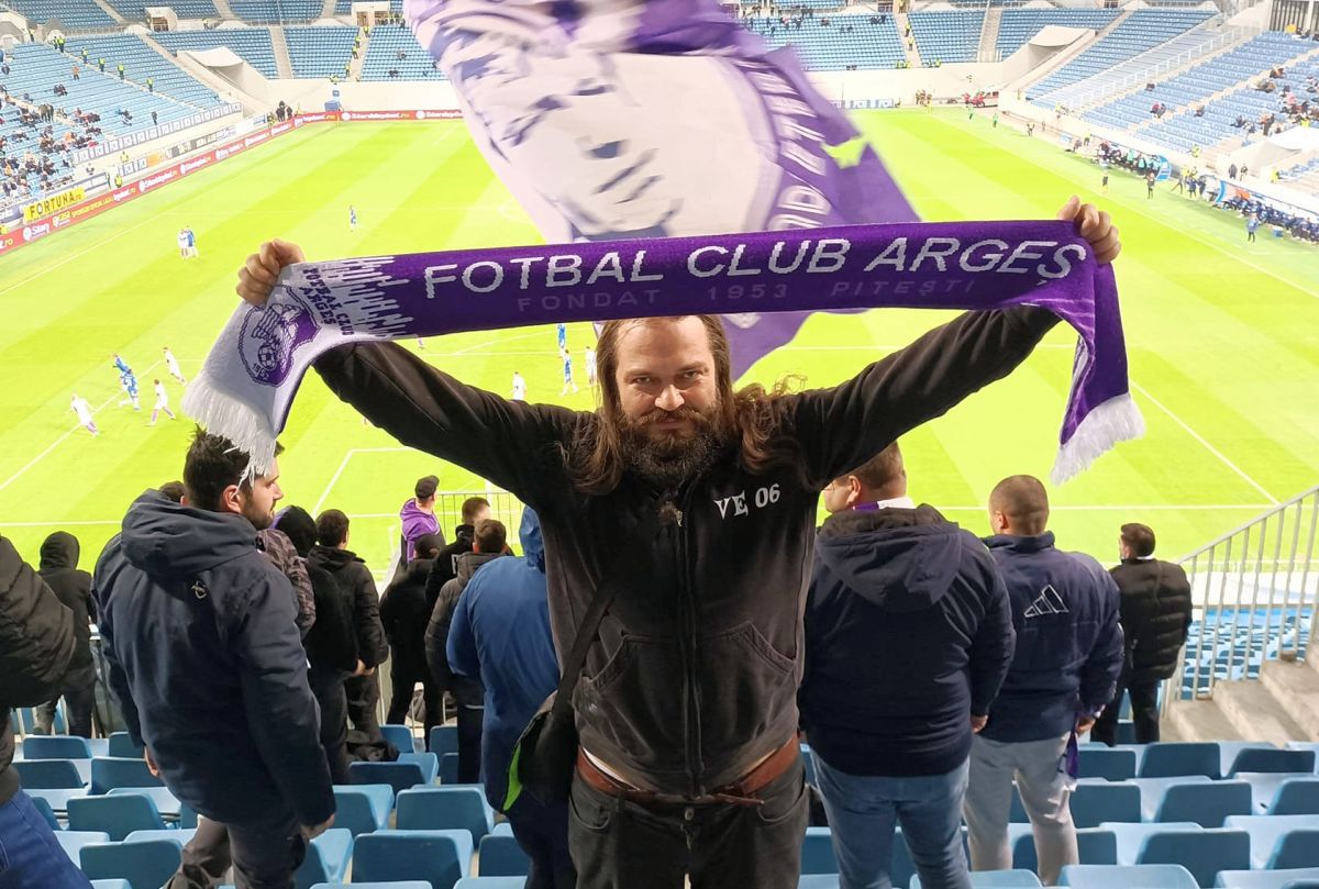 El e suporterul român care și-a transformat camera în muzeu » Mii de piese de colecție cu echipa favorită: „E costisitor, dar satisfacțiile sunt pe măsură”