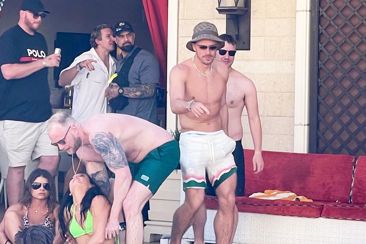 Cu iubita acasă, starul din Premier League petrece în Las Vegas cu femei și 116 sticle de șampanie » Detalii picante