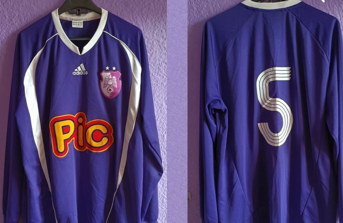 El e suporterul român care și-a transformat camera în muzeu » Mii de piese de colecție cu echipa favorită: „E costisitor, dar satisfacțiile sunt pe măsură”